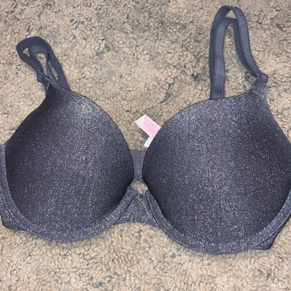 Pink vs bra - Picture 2 of 4